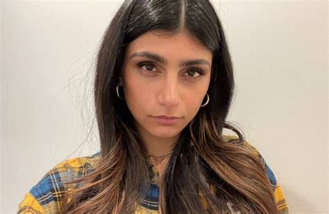 mia khalifa sin ropa